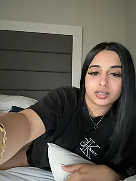 LilMisIndianx online show from January 18, 1:59 pm