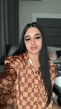 LilMisIndianx online show from April 18, 7:45 am