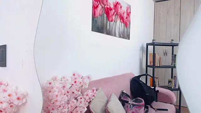 pinky f00x online show from April 8, 7:25 pm