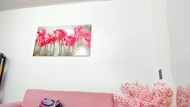 Snapshot of pinky_f00x chatting on June 2, 7:38 pm pinky f00x online show from June 2, 7:38 pm