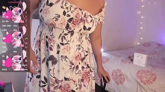 chloe kisses online show from May 28, 11:40 am
