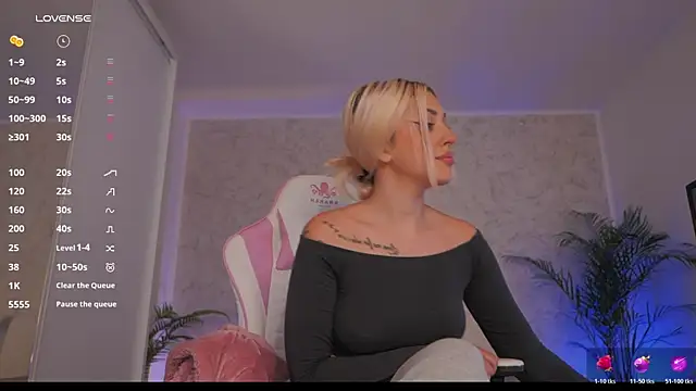 Snapshot of daisyblushh chatting on May 1, 2:54 pm daisyblushh online show from May 1, 2:54 pm