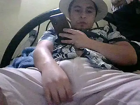 Snapshot of jorgexsuil2hh chatting on May 13, 6:33 am jorgexsuil2hh online show from May 13, 6:33 am