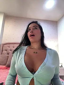 Snapshot of Bella__Wood chatting on January 31, 9:24 pm Bella Wood online show from January 31, 9:24 pm