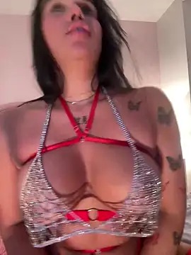 Snapshot of Bella__Wood chatting on February 6, 11:52 pm Bella Wood online show from February 6, 11:52 pm