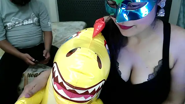 Snapshot of sexyrihana223 chatting on April 21, 6:01 pm sexyrihana223 online show from April 21, 6:01 pm
