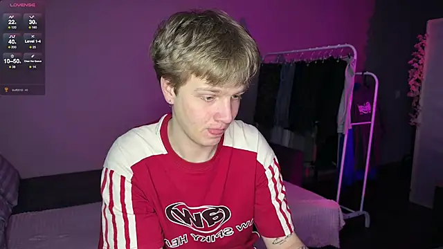 Snapshot of olivertasty chatting on May 3, 11:33 pm olivertasty online show from May 3, 11:33 pm