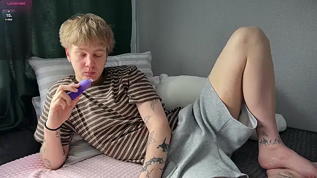 Snapshot of olivertasty chatting on May 5, 9:39 am olivertasty online show from May 5, 9:39 am