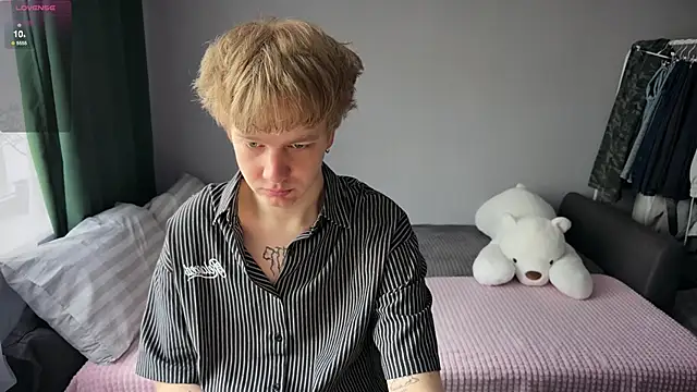 Snapshot of olivertasty chatting on May 12, 12:35 pm olivertasty online show from May 12, 12:35 pm