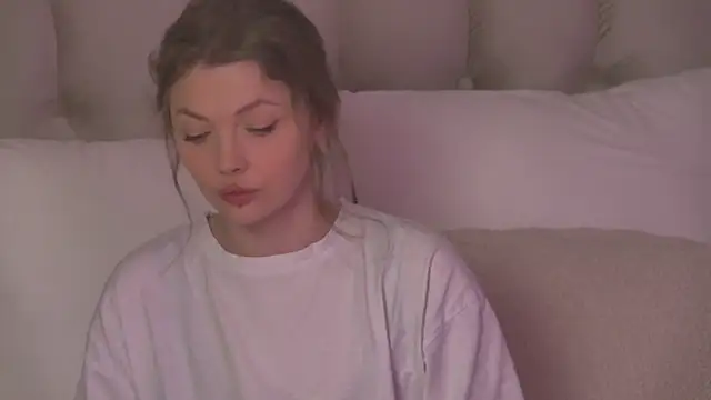 Snapshot of miamunn chatting on May 18, 3:35 am miamunn online show from May 18, 3:35 am