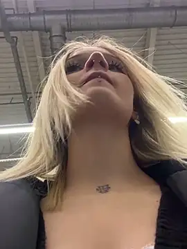 Snapshot of softlyblessed chatting on November 4, 3:55 pm softlyblessed online show from November 4, 3:55 pm