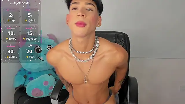 Snapshot of Dark_Boy26 chatting on June 7, 10:46 pm Dark Boy26 online show from June 7, 10:46 pm