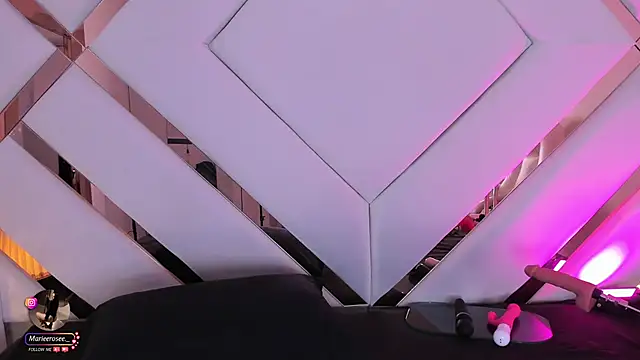 Snapshot of Mariee_rosee chatting on October 23, 11:24 pm Mariee rosee online show from October 23, 11:24 pm