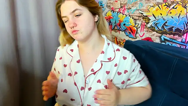 Julia Jips online show from October 15, 1:06 am