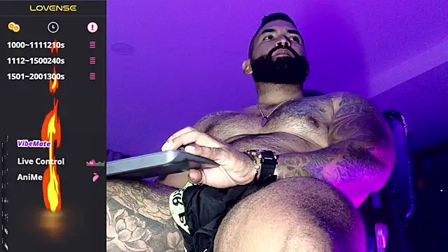 Snapshot of Max-prada chatting on May 29, 2:42 am Max-prada online show from May 29, 2:42 am