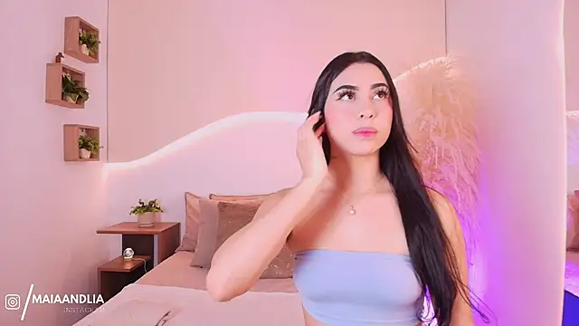 Snapshot of maia_lia_ chatting on October 6, 6:27 pm maia lia online show from October 6, 6:27 pm