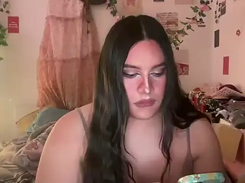 Snapshot of JenniferRobbie chatting on June 5, 7:14 am JenniferRobbie online show from June 5, 7:14 am