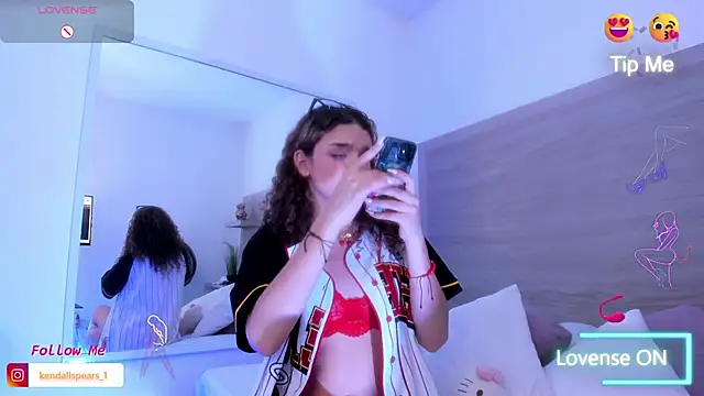 Snapshot of Kylie_Cross chatting on September 10, 6:46 am Kylie Cross online show from September 10, 6:46 am