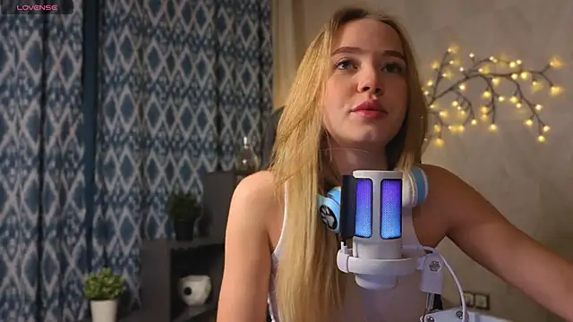 Snapshot of Anna_mileer chatting on December 2, 1:22 am Anna mileer online show from December 2, 1:22 am