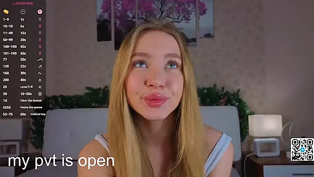 Snapshot of Anna_mileer chatting on December 15, 1:32 am Anna mileer online show from December 15, 1:32 am