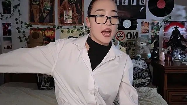 Snapshot of OdetteBiddy chatting on November 7, 8:20 pm OdetteBiddy online show from November 7, 8:20 pm