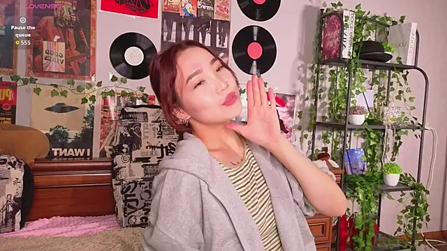 OdetteBiddy online show from November 12, 8:30 pm