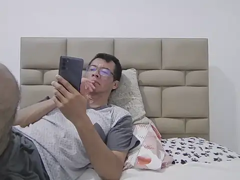 skinnylatino51 online show from February 14, 1:35 am