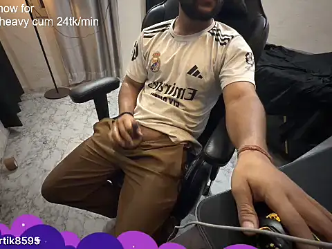 Snapshot of Kartikkartik8595 chatting on May 21, 9:33 pm Kartikkartik8595 online show from May 21, 9:33 pm
