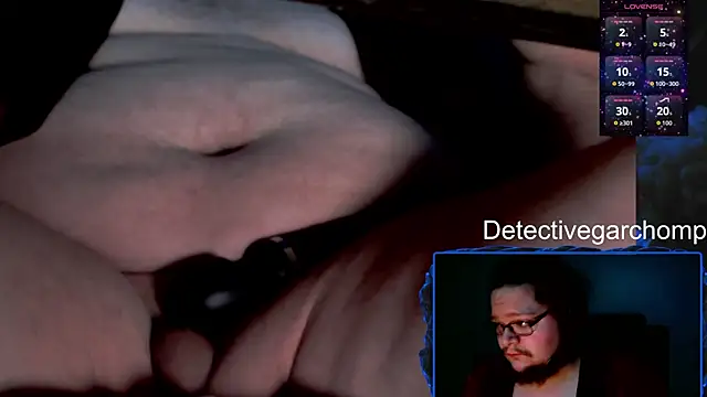Snapshot of DetChompy chatting on April 27, 12:19 am DetChompy online show from April 27, 12:19 am
