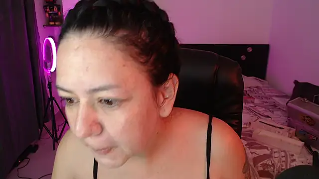 Abbyjoness21 online show from October 23, 9:41 am