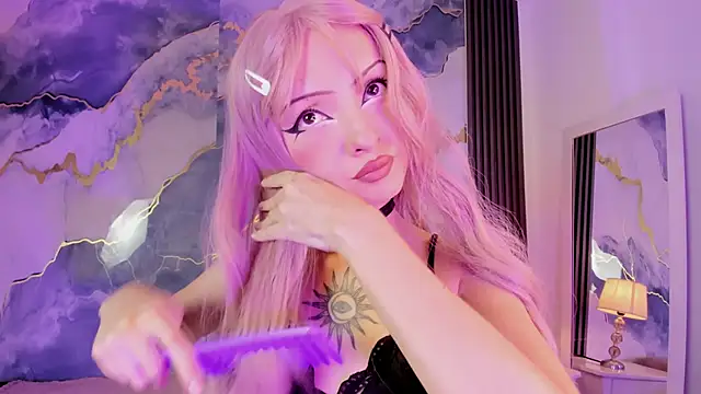 Snapshot of MaddieStark chatting on June 8, 1:11 pm MaddieStark online show from June 8, 1:11 pm