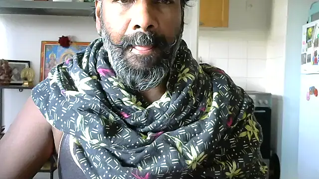 frenchblackc31 online show from May 11, 1:06 pm