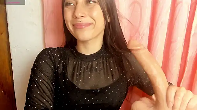Snapshot of Alanaloiiss_ chatting on April 19, 4:45 am Alanaloiiss online show from April 19, 4:45 am