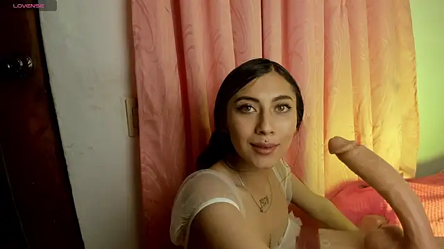 Snapshot of Alanaloiiss_ chatting on May 3, 1:22 am Alanaloiiss online show from May 3, 1:22 am