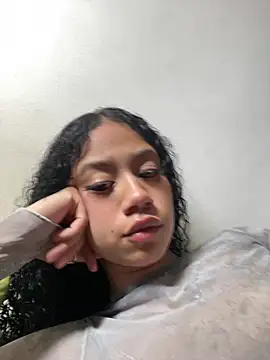 jadee8 online show from April 3, 5:00 pm