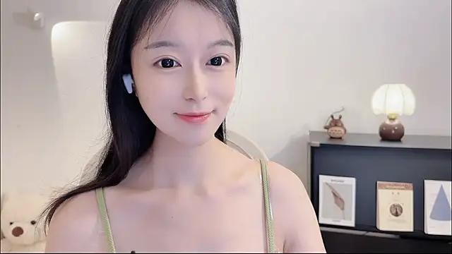 Onechestnut online show from October 26, 12:33 pm