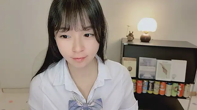 Snapshot of Onechestnut chatting on June 2, 9:00 am Onechestnut online show from June 2, 9:00 am