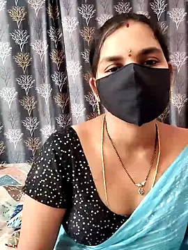 Snapshot of Lalitha-1995 chatting on April 21, 4:30 am Lalitha-1995 online show from April 21, 4:30 am
