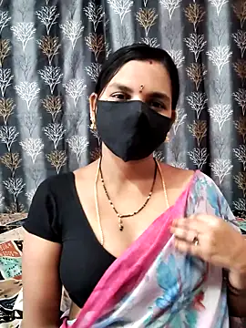 Snapshot of Lalitha-1995 chatting on May 12, 6:10 am Lalitha-1995 online show from May 12, 6:10 am