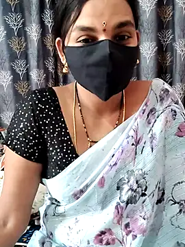 Snapshot of Lalitha-1995 chatting on May 14, 5:14 am Lalitha-1995 online show from May 14, 5:14 am