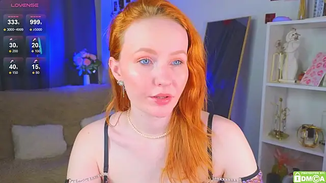 Snapshot of JoyceJones chatting on October 27, 7:07 pm JoyceJones online show from October 27, 7:07 pm