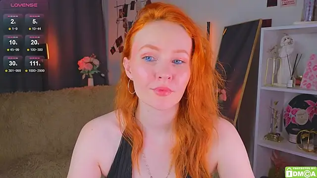 Snapshot of JoyceJones chatting on November 18, 8:13 pm JoyceJones online show from November 18, 8:13 pm