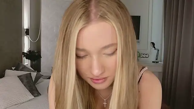 Snapshot of milaa_sun chatting on June 24, 8:35 am milaa sun online show from June 24, 8:35 am