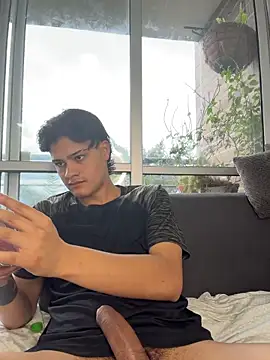 Snapshot of Rose-andres chatting on May 18, 10:15 pm Rose-andres online show from May 18, 10:15 pm