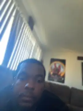 Snapshot of sneakdalink chatting on May 8, 3:39 pm sneakdalink online show from May 8, 3:39 pm