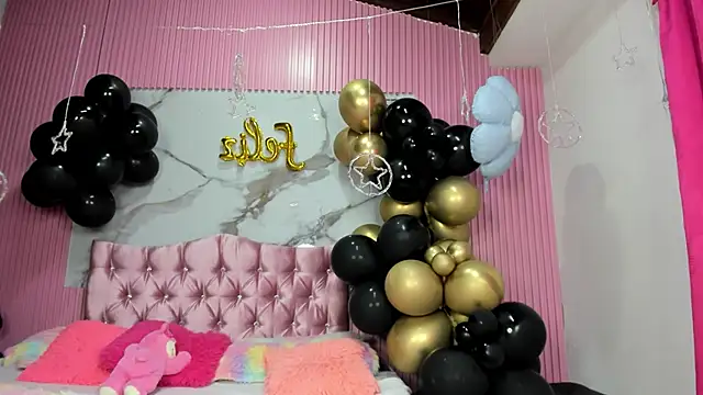 Snapshot of Mindy_19 chatting on April 23, 12:40 pm Mindy 19 online show from April 23, 12:40 pm