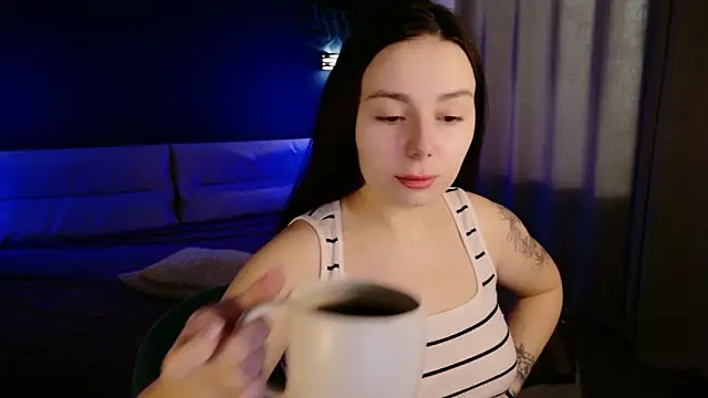 Snapshot of Di_na_Bell chatting on April 29, 5:55 am Di na Bell online show from April 29, 5:55 am