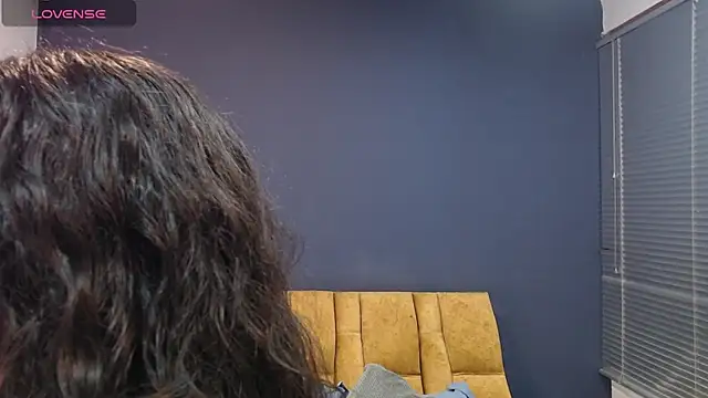 KendraaSimons online show from April 4, 4:15 pm