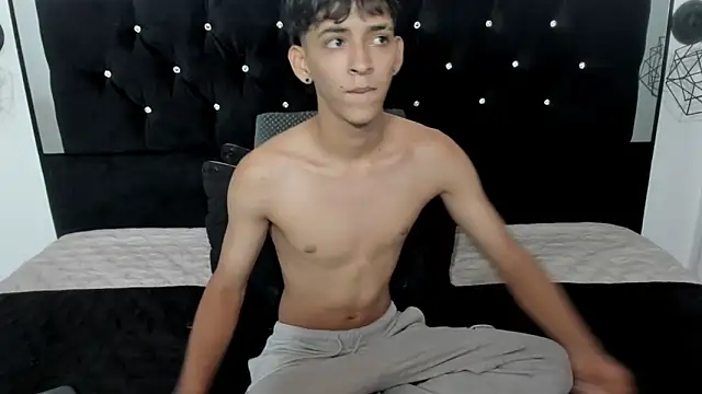 Snapshot of Sebas_cat chatting on February 7, 2:48 am Sebas cat online show from February 7, 2:48 am