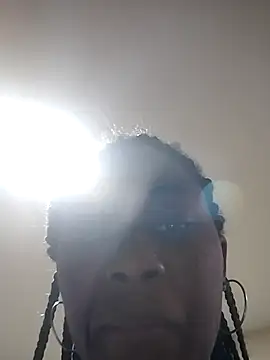 Snapshot of MONIQUE-LAMOUR chatting on May 8, 10:37 pm MONIQUE-LAMOUR online show from May 8, 10:37 pm